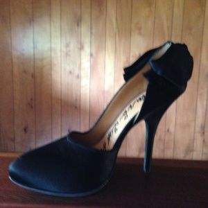 Lanvin Satin Pump With Bow Stiletto